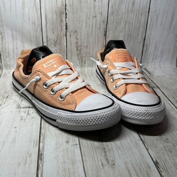 Converse Girls Low Top Chuck Taylor All Star Low top size 5 - Picture 1 of 9